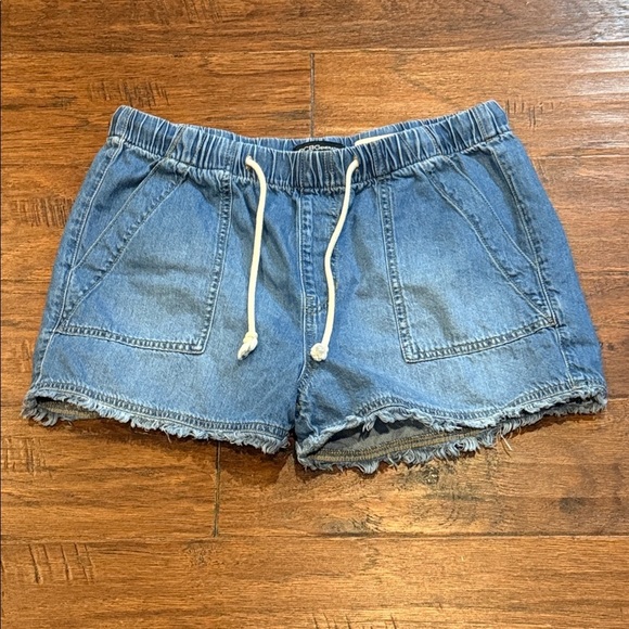 Medium BCBGeneration Blue Jean Shorts with Drawstring - Pockets in Front & Back - Picture 11 of 11